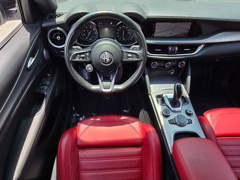 Used 2022 Alfa Romeo Stelvio Veloce AWD/4WD image 12