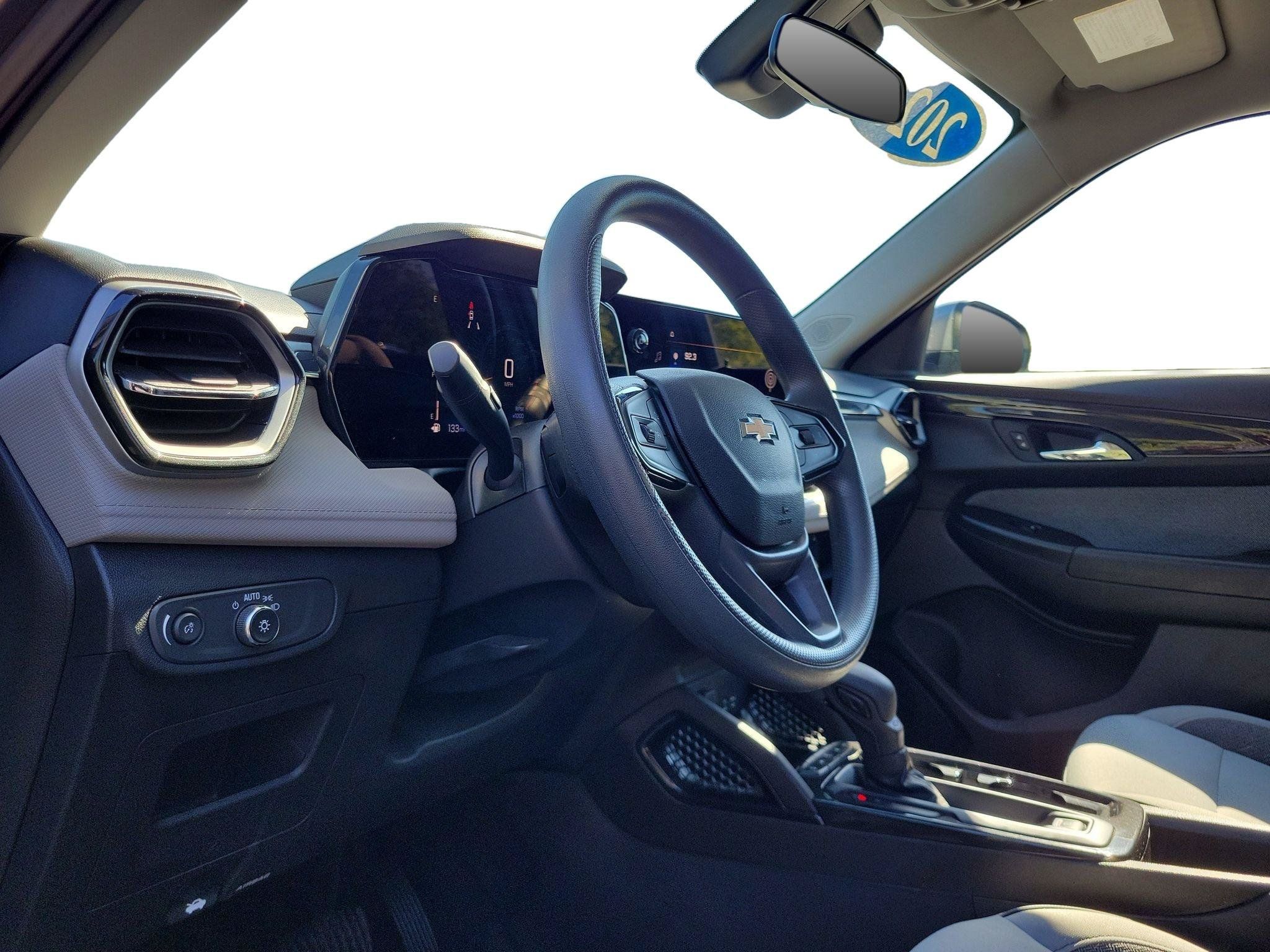 Used 2025 Chevrolet TrailBlazer LT AWD/4WD image 6