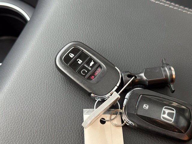 Used 2025 Honda Pilot Touring image 16
