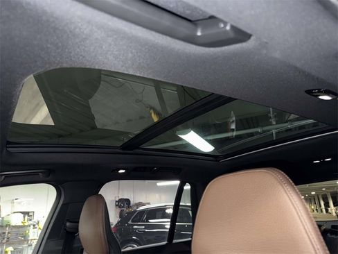 Certified 2025 Volvo XC90 B6 Plus image 22