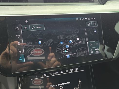 Used 2024 Audi Q8 e-tron Prestige image 22