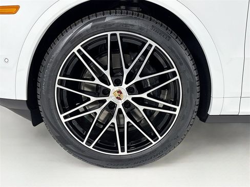New 2025 Porsche Cayenne Coupe image 33