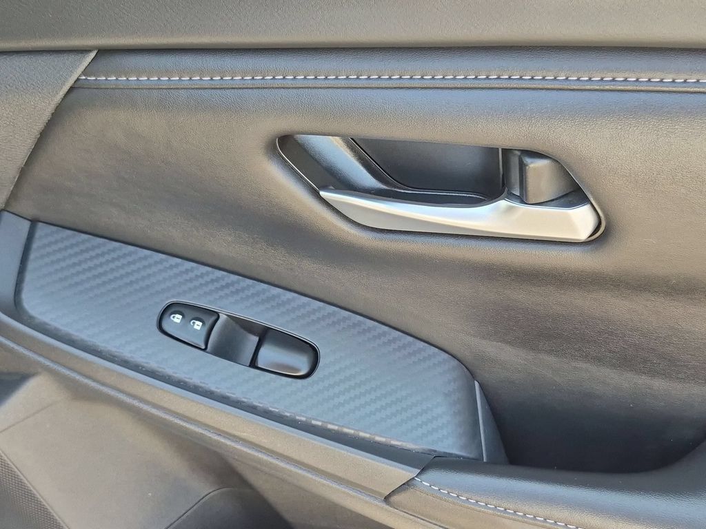 Used 2025 Nissan Sentra SV FWD image 34
