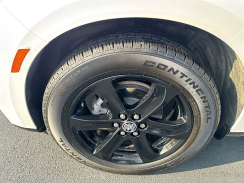 Used 2024 Buick Enclave Essence image 16