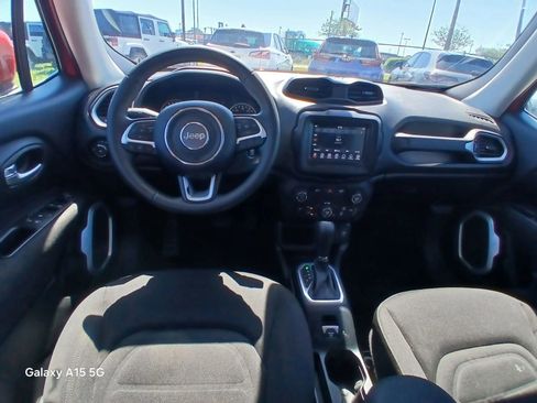 Used 2019 Jeep Renegade Latitude FWD image 22