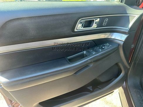 Used 2018 Ford Explorer XLT FWD image 12