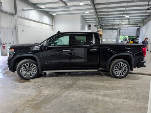 Used 2025 GMC Sierra 1500 Denali Ultimate AWD/4WD image 5