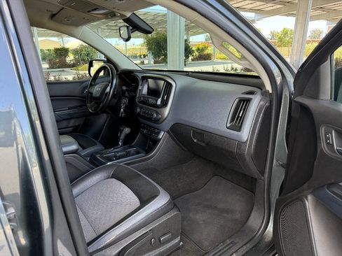 Used 2017 Chevrolet Colorado Z71 RWD image 11