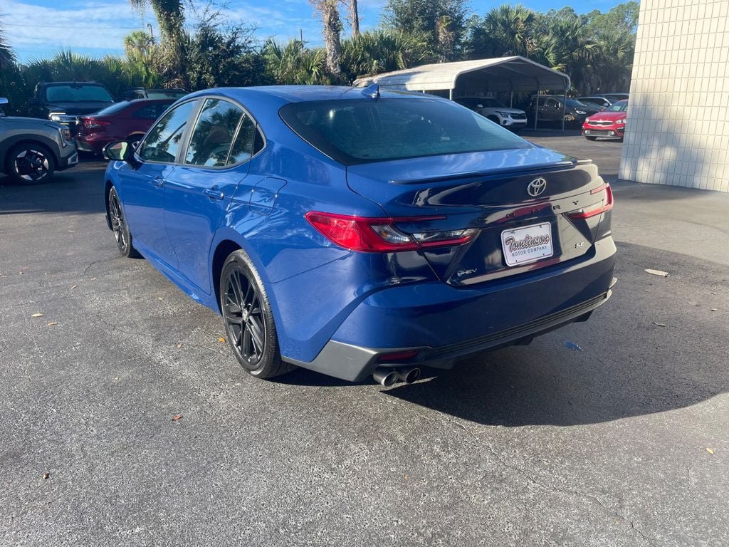 Used 2025 Toyota Camry SE FWD image 3