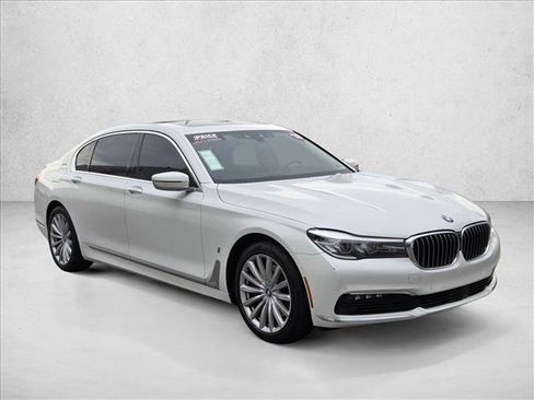 Used 2018 BMW 740e xDrive image 3