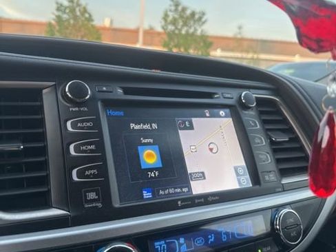 Used 2018 Toyota Highlander Limited image 9