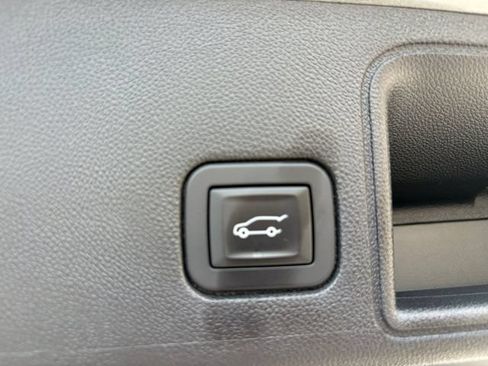 Used 2019 GMC Terrain SLE w/ Driver Convenience Package AWD/4WD image 17