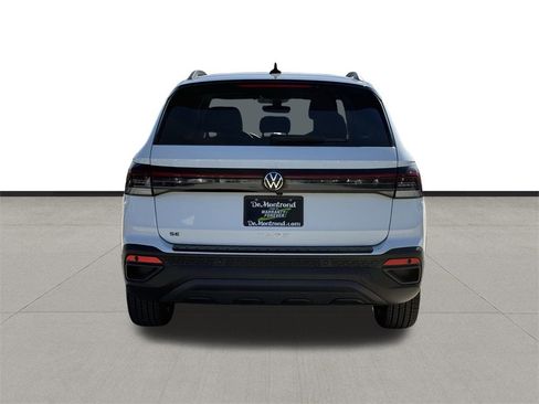 New 2026 Volkswagen Taos SE image 6