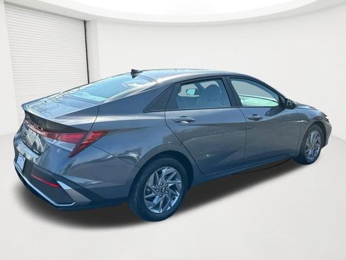 Used 2024 Hyundai Elantra SEL image 5