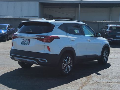 Certified 2022 Kia Seltos EX image 6
