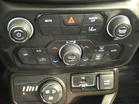 Used 2021 Jeep Renegade Trailhawk w/ Sun & Sound Group image 14