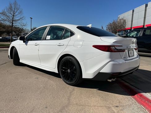 New 2026 Toyota Camry SE image 8