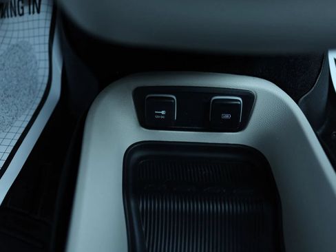 Used 2019 Chrysler Pacifica Limited FWD image 25