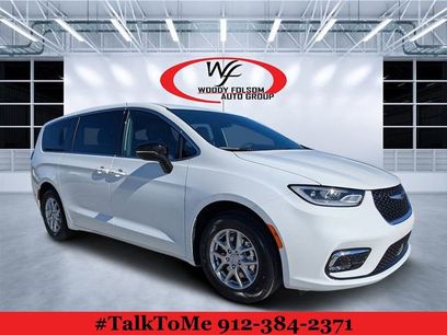 New 2026 Chrysler Pacifica Select