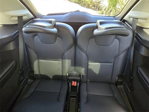 Certified 2023 Volvo XC90 B6 Plus image 16