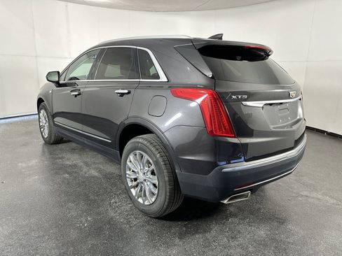 Used 2017 Cadillac XT5 Luxury w/ Driver Awareness Package image 9
