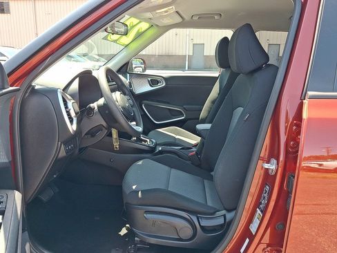 Certified 2023 Kia Soul LX w/ Option Group 015 FWD image 3