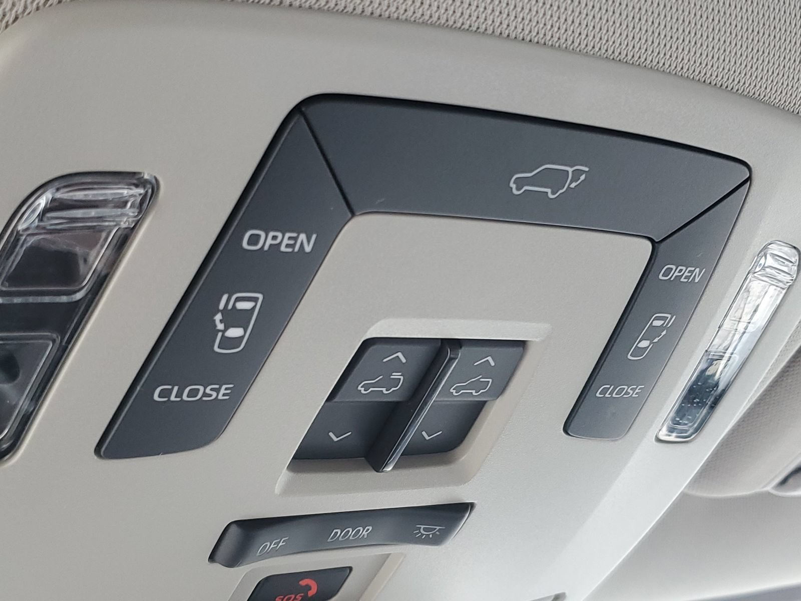 Certified 2024 Toyota Sienna XLE FWD image 31