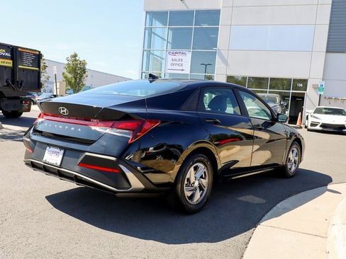 Used 2024 Hyundai Elantra SE image 17
