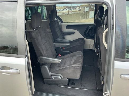 Used 2013 Dodge Grand Caravan SXT image 25