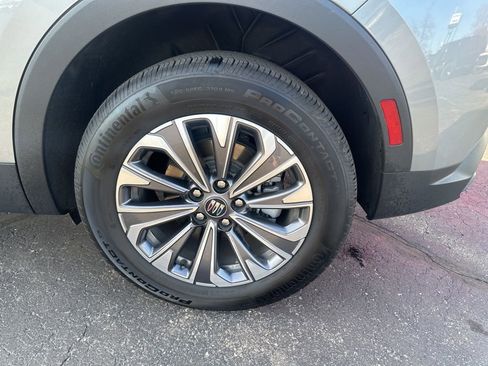 Used 2025 Buick Envision Preferred image 22