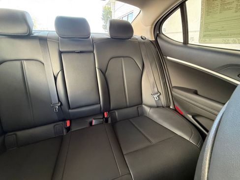 Used 2025 Genesis G70 2.5T image 38