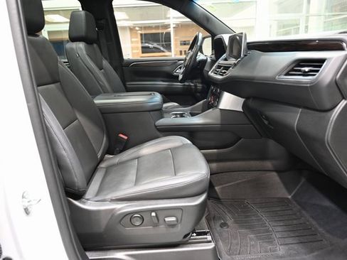 Used 2022 Chevrolet Tahoe LT w/ LT Signature Plus Package image 10