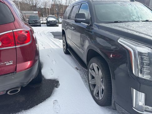 Used 2016 Cadillac Escalade Luxury image 4