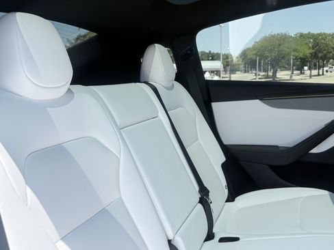 Used 2026 Tesla Model Y 2WD image 41