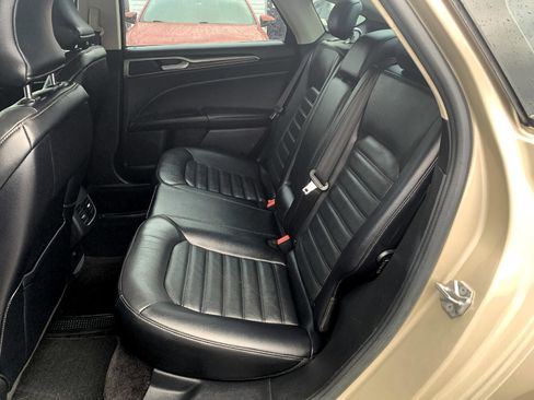 Used 2017 Ford Fusion SE w/ Fusion SE Technology Package image 30