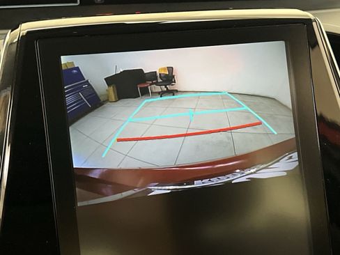 Used 2021 Toyota Prius Prime XLE w/ Carpet Mat Package (TMS) FWD image 18