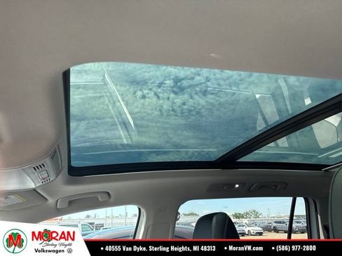 Used 2022 Volkswagen Tiguan SE w/ Panoramic Sunroof Package AWD/4WD image 10