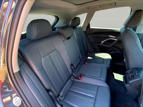 Used 2025 Audi Q5 Premium w/ Convenience Package AWD/4WD image 19