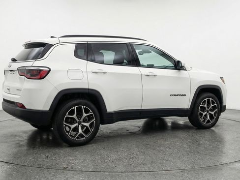 Used 2025 Jeep Compass Limited image 9