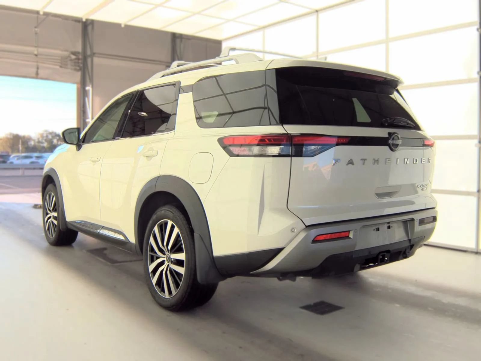 Used 2024 Nissan Pathfinder Platinum AWD/4WD image 8