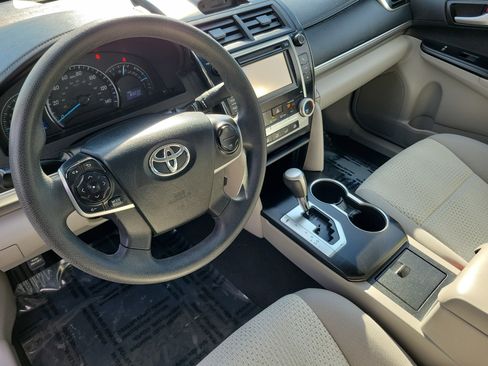 Used 2013 Toyota Camry LE image 12