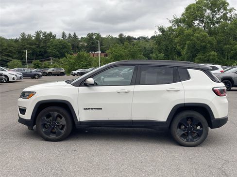 Used 2019 Jeep Compass Latitude AWD/4WD image 2