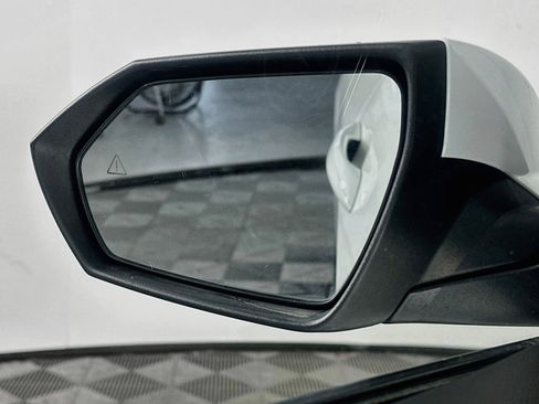 Used 2025 Hyundai Elantra Limited FWD image 16