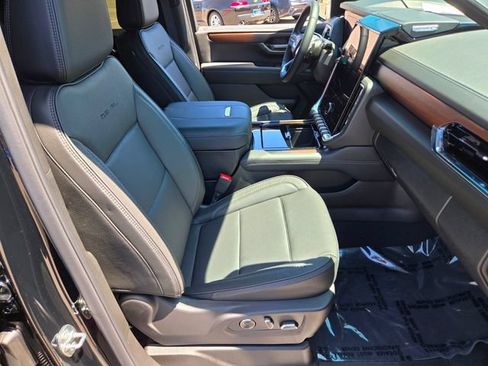 Used 2026 GMC Yukon Denali w/ Sun & Power Step Package AWD/4WD image 22