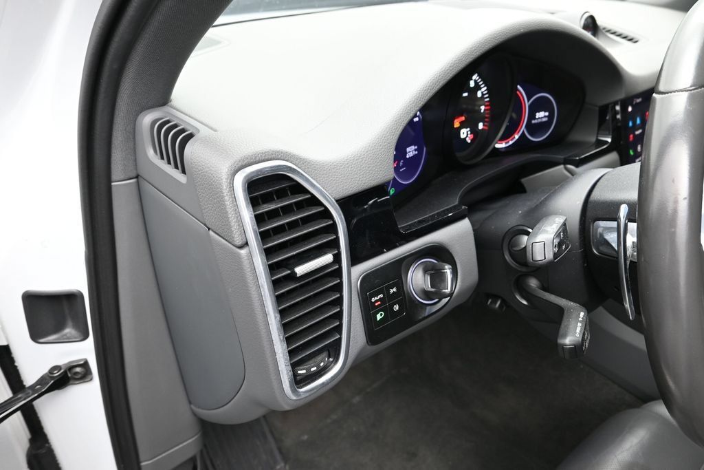 Certified 2023 Porsche Cayenne Platinum Edition AWD/4WD image 15