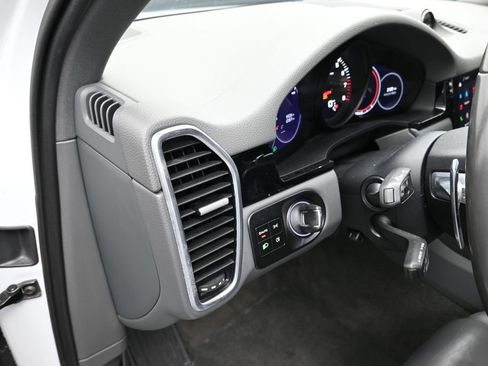 Certified 2023 Porsche Cayenne Platinum Edition AWD/4WD image 15