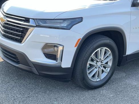 Used 2023 Chevrolet Traverse LT FWD image 8