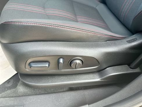 Used 2024 Chevrolet Equinox RS FWD image 38