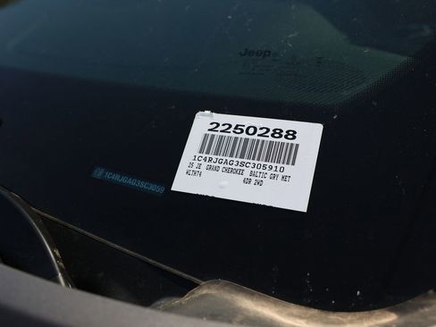 New 2025 Jeep Grand Cherokee Laredo w/ MOPAR Finishing Package image 43