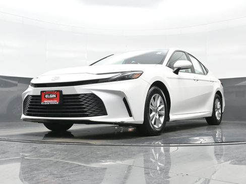 Used 2025 Toyota Camry SE image 26